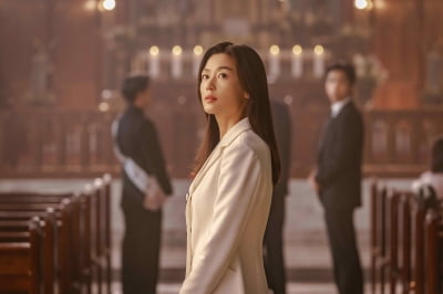 '국적불명' 강동원, 전지현 만났다('북극성')