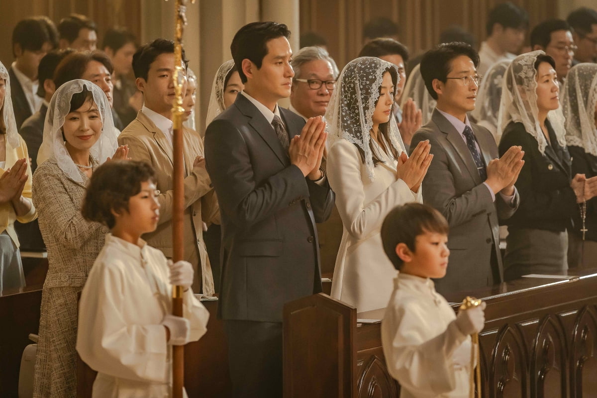 '국적불명' 강동원, 전지현 만났다('북극성')