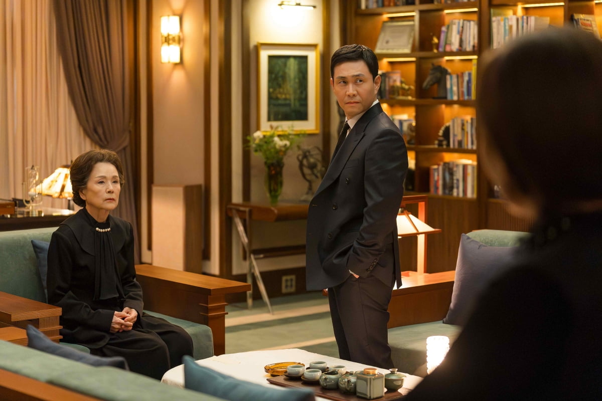'국적불명' 강동원, 전지현 만났다('북극성')