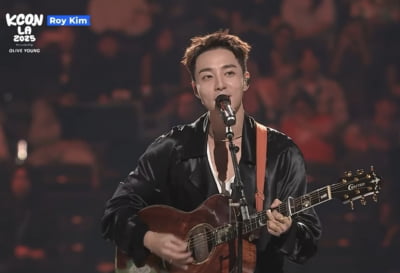 '김상우 말고' 로이킴, 유명 아이돌 옆에서 살아남네…KCON 듀엣 선보여