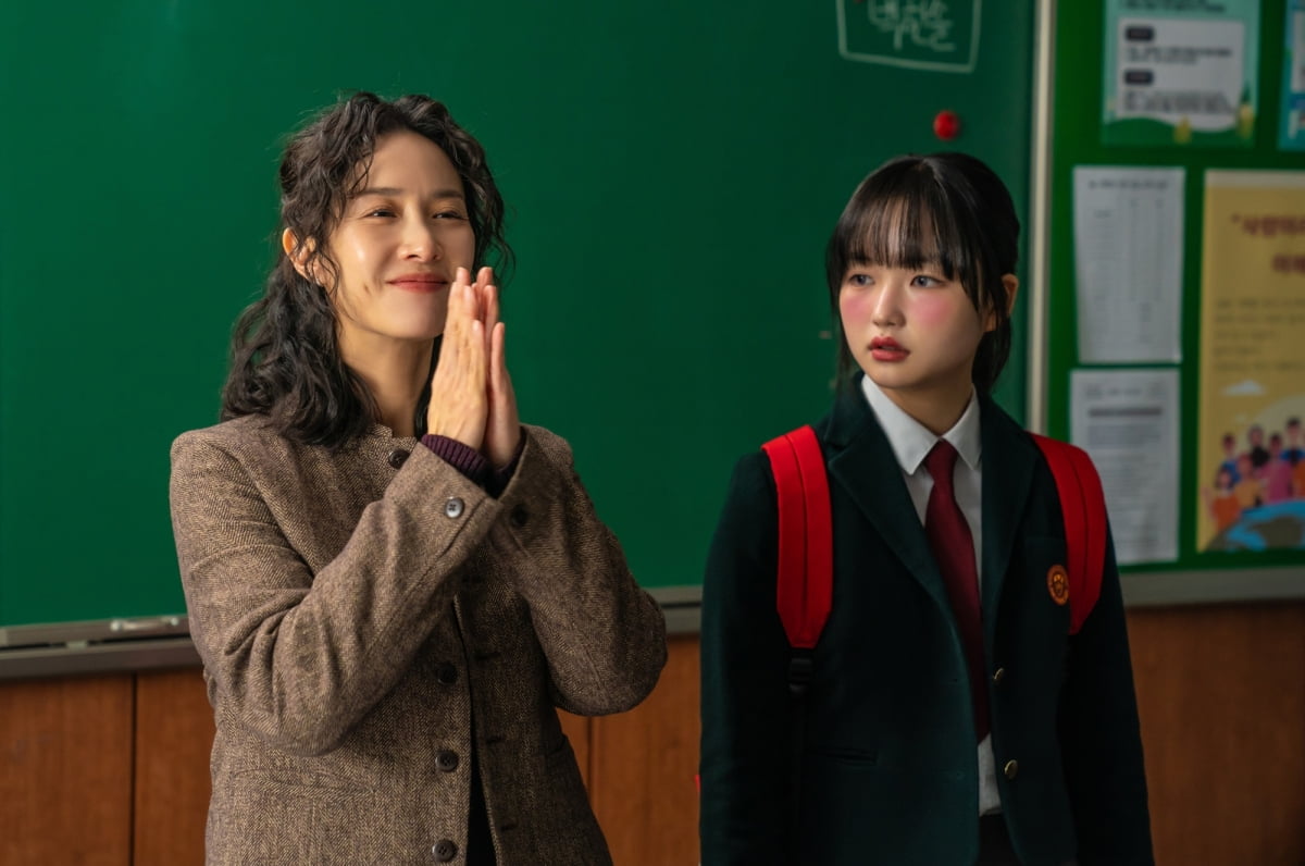'조정석 딸' 최유리, 아빠에게 '으르렁'대는 중…할머니와는 고스톱 메이트('좀비딸')