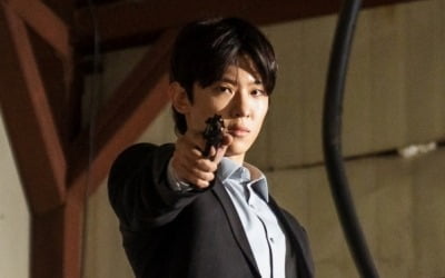 또 19금 붙었다…총 겨눈 덱스, 이번에도 염정아 명령 따를까 ('아이쇼핑')