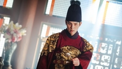 박성훈 하차 후 대타 주연인데…이채민 연기, 스틸컷부터 불안하네 ('폭군의 셰프')