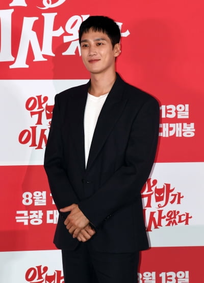 안보현, 남성미 뺐다…"웃으면 빙구미 있어"