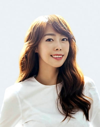 As One's Agency Announces Passing of Member Lee Min at 46