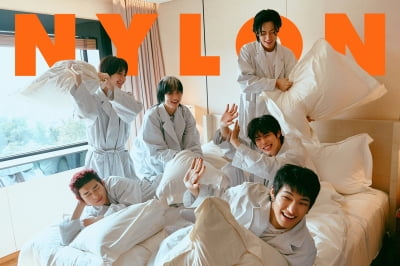심상치 않은 82메이저, 미국 패션지 러브콜…순백의 로브 입고 베개 싸움