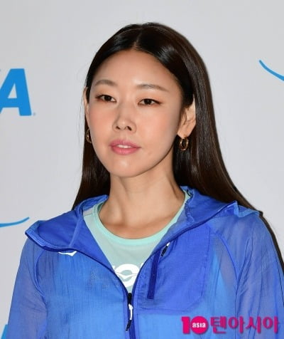 Model Han Hye-jin Shares Honest Review of Her Self-Designed Vacation Home