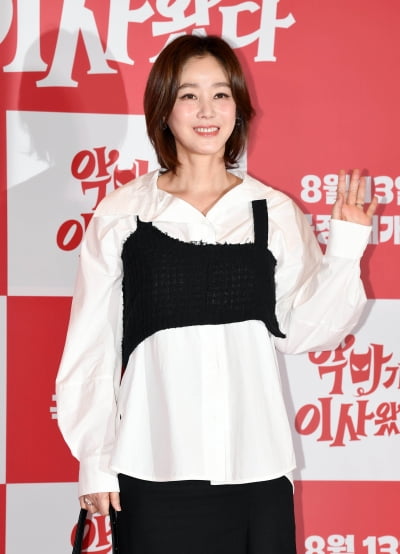 Kim Sung-ryung Attends VIP Premiere of 'Pretty Crazy'