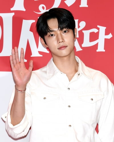 Actor Jo Jun-young Attends VIP Premiere of 'Pretty Crazy'