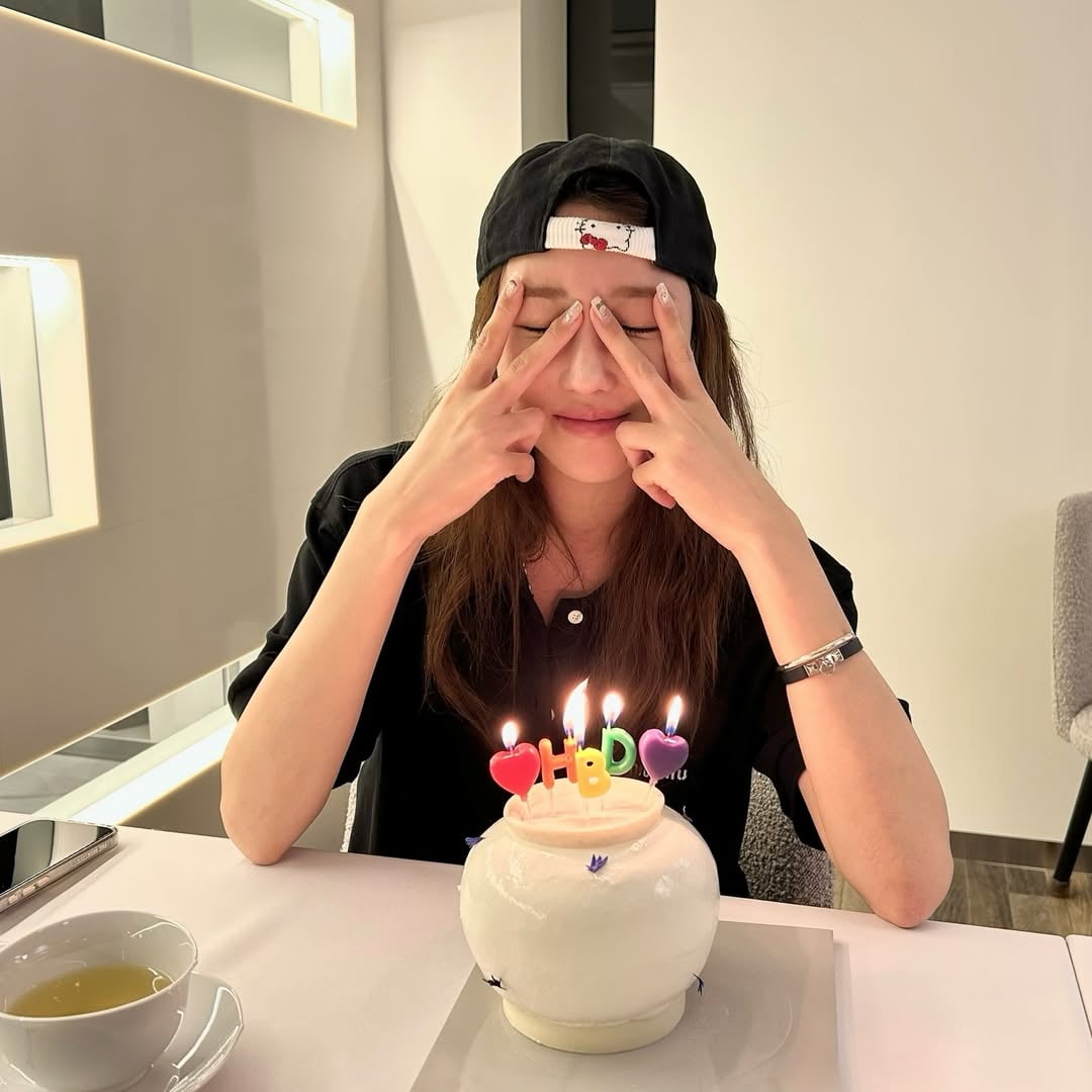 '47세' 이지아, 생일 맞아 백화점 케이크+여신 미모 자랑…깜찍한 미모에 "나이는 안 먹나요"