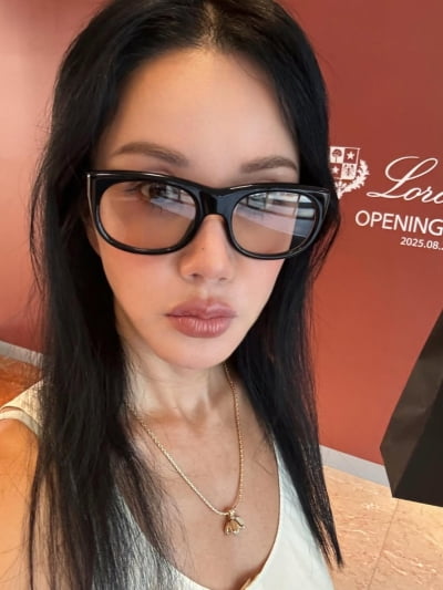 '50억 한남동 저택' 엄정화, 나이 안 믿기는 여신 비주얼 폭발…선명한 쇄골라인 '물 고이겠네'
