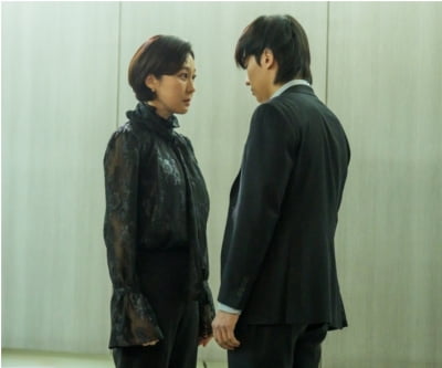 덱스·이나은 연기력 논란 터졌는데…염정아, 멱살 잡고 캐리 "방심할 수 없어" ('아이쇼핑')