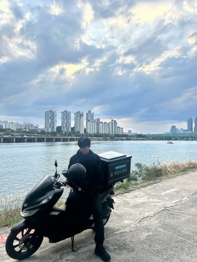 Lee Min-ki Captivates Fans with Striking Instagram Updates