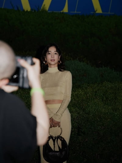 '42세 돌싱' 기은세, 라인 드러나는 아찔한 드레스로 여신 비주얼 폭발…여신이라는 말도 부족
