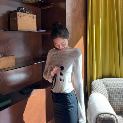 BLACKPINK's Jennie Captivates Fans with Her Parisian Adventure on Instagram