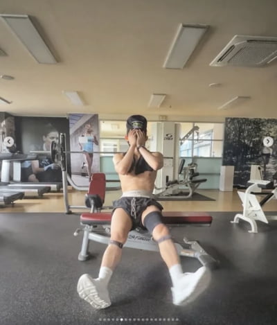 코드쿤스트, 결국 초심 잃었나…소식좌에서 복근 테토남으로 변신