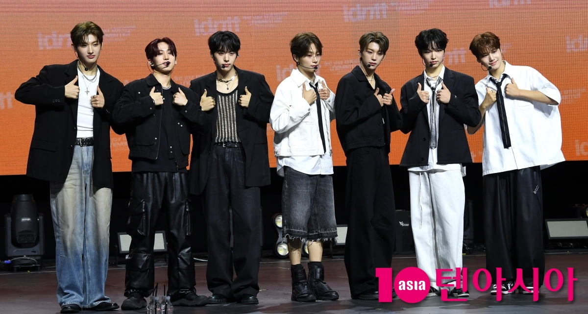 아이덴티티 unevermet, 첫 앨범 'unevermet' 데뷔 앨범[TEN포토+]