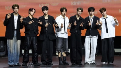 아이덴티티 unevermet, 첫 앨범 'unevermet' 데뷔 앨범[TEN포토+]