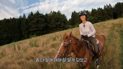 Girls' Generation's Yuri Smiles Through Horseback Riding Mishap in Jeju