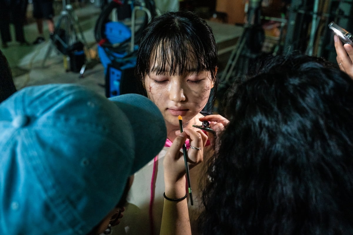 윤경호, 러블리 '동토르'…코스프레 후 흐뭇한 미소('좀비딸')