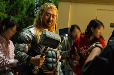 윤경호, 러블리 '동토르'…코스프레 후 흐뭇한 미소('좀비딸')
