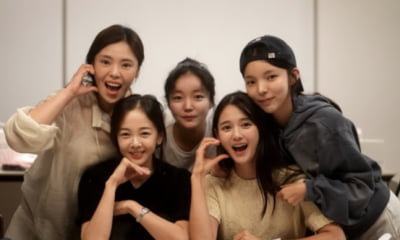 민효린은 끝내 안왔는데…남보라, '써니' 멤버들과 신혼집 집들이 회동