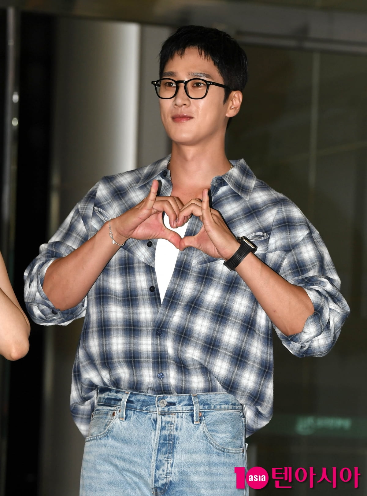 안보현, 청바지+흰티만 입어도 멋짐...우리 영화 사랑해주세요[TEN포토+]
