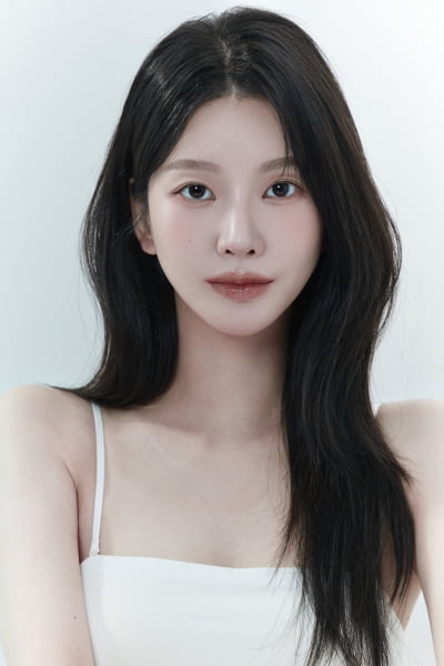'이승연 딸' 이효나, 경쟁률 100대 1 뚫었다더니…재벌가 자제로 변신 ('친밀한 리플리')