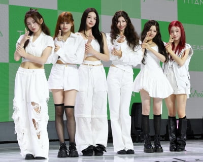 K-Pop Group AtHeart Unveils Debut EP 'Plot Twist' at Seoul Showcase