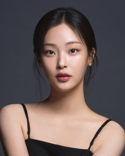 [공식] '김혜자 반려묘' 최희진, 재벌가 차녀 됐다…소녀시대 수영♥김재영과 호흡 ('아이돌')