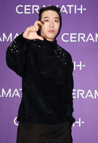 비와이, 유명 걸그룹과 어떤 인연 있길래…"인생 터닝포인트에 위로" ('라이브 와이어')