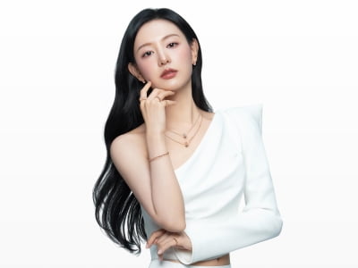 김지원, 우아한 백미녀 vs 매혹적 흑미녀
