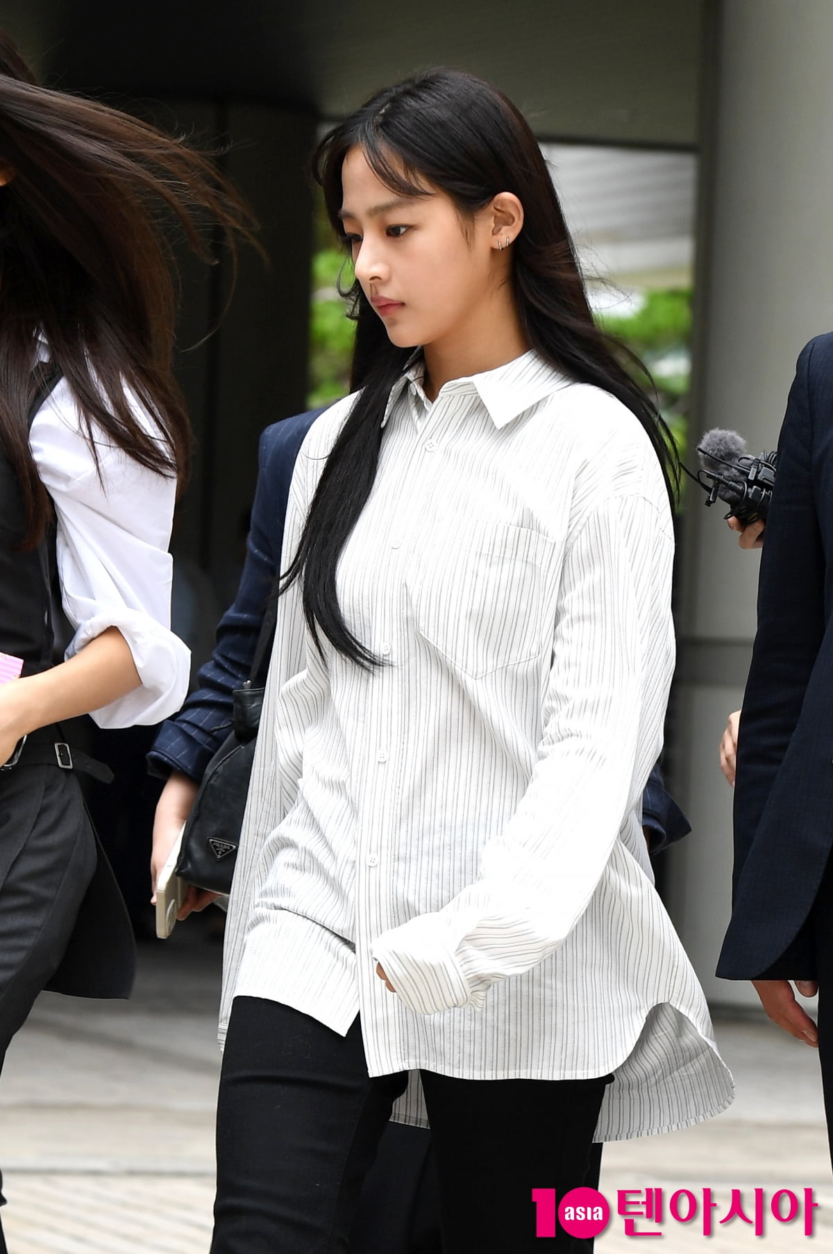 뉴진스 민지, 어두운 표정으로 법원을 나서며[TEN포토]