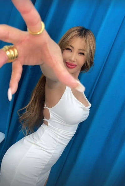 제시, '팬 폭행 방관' 10개월 만에 "내 모든 것"…해외서 태세 전환