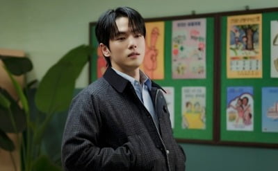 '가스라이팅 논란' 김정현, 잘나가도 너무 잘나가…이민정 이어 김다미와 호흡 ('백번의')