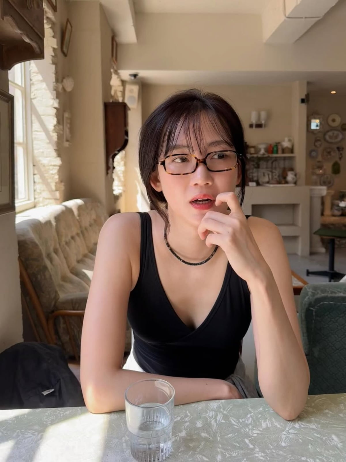 사진 = 신현빈 인스타그램