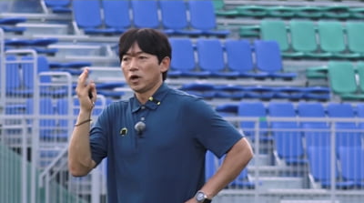 김남일, 의외의 근황 전했다…연기 지도자로 변신 ('뭉찬')