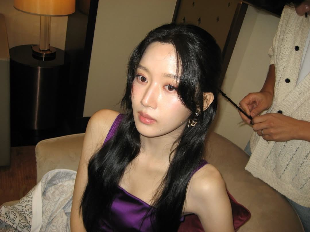 '169cm 47kg' 문가영, 압도적 미모 비법 뭘까…흰 피부+보랏빛 드레스 대비감↑