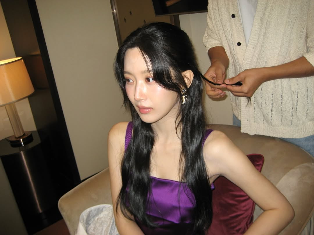 '169cm 47kg' 문가영, 압도적 미모 비법 뭘까…흰 피부+보랏빛 드레스 대비감↑