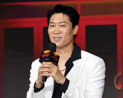 ネットフリックス新シリーズ『エマ』制作発表会に俳優ジン・ソンギュが登場