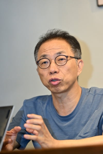'51세' 김서형, 섭외 고민한 이유 있었다…김종석 PD "후보 20명 있었지만" ('월드 1945')[인터뷰 ①]