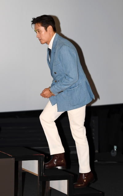 Lee Byung-hun Attends Press Conference for Upcoming Film 'No Other Choice'