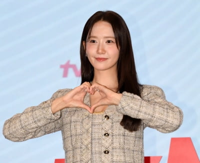 윤아, 빛나는 꽃사슴 눈망울...달콤한 눈빛[TEN포토+]