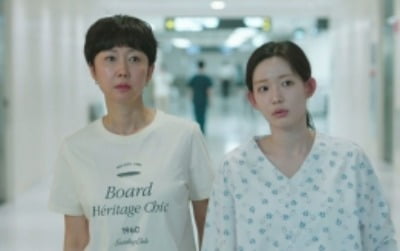 [종합] 염정아 딸, 뇌종양으로 쓰러졌다…"미안한 일 많아, 안 그런다는 장담 못 해" ('첫, 사랑')
