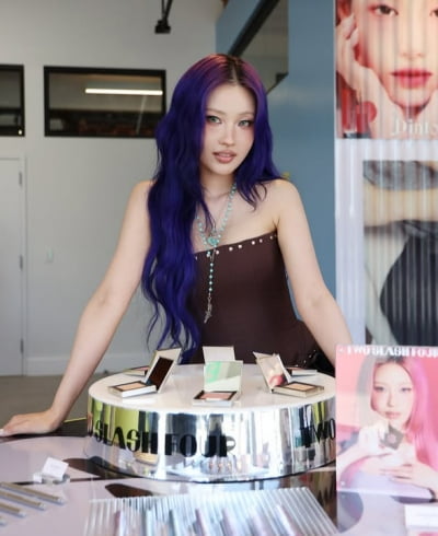 이사배, 10년째 솔로랬는데…"제 아들이에요" 생일 파티서 깜짝 소개
