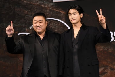 [종합] "머리카락 한 움큼씩 빠져" 마동석, 10년 만에 복귀작인데…'트웰브'로 부진 씻을까