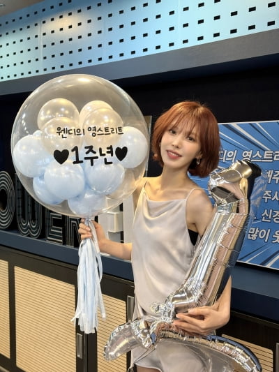 Wendy Celebrates First Anniversary as 'Youngstreet' DJ with Heartfelt Message