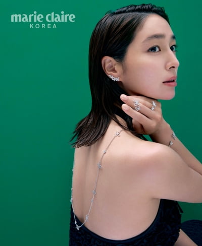 43세 이민정, 애둘맘 믿기지 않아…군살 실종 백라인 [화보]