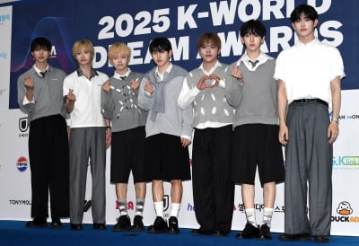 KickFlip Shines on the Blue Carpet at the 2025 K-World Dream Awards in Seoul