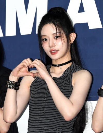 ILLIT's Minju Shines at the 2025 K-World Dream Awards Blue Carpet